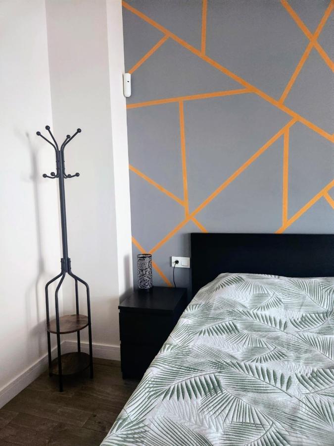 Estudio Con Terraza Badalona Otel Dış mekan fotoğraf